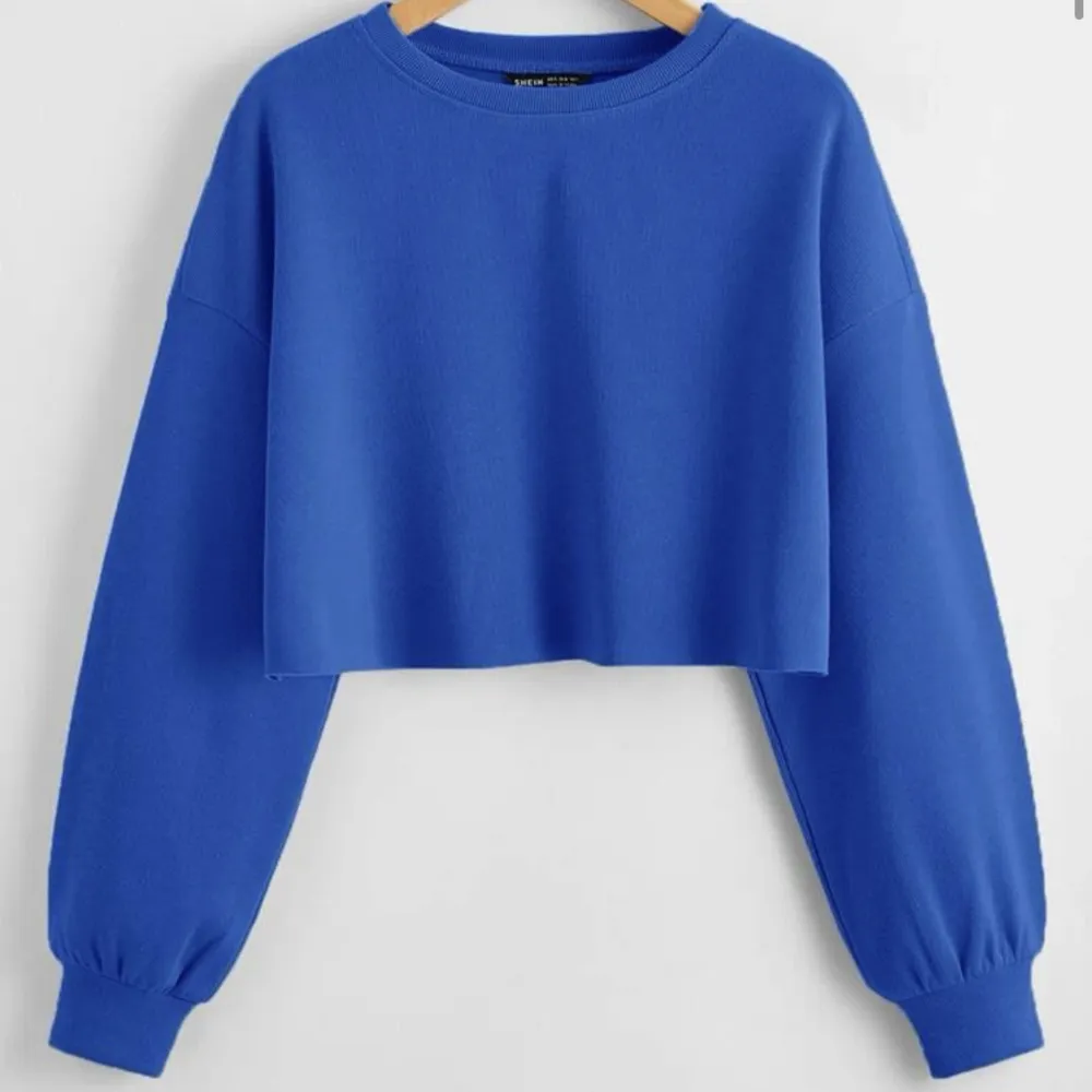 Jättefin blå sweatshirt som säljes då den ej kommer till användning.⚡️💫✨. Tröjor & Koftor.