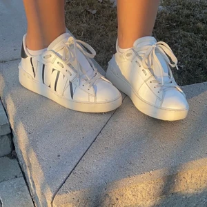 Valentino skor  - Valentino open sneaker storlek 36,5 i fint skick ☀️