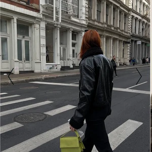 Vårjacka  - En super fin skinnjacka som är perfekt till våren!❣️ Den är aldrig använd, bara provad. Taggen sitter kvar och den är som ny! ❤️Nypris: 1069 kr!❤️‍🔥 