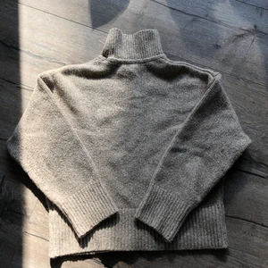 Stickad tröja - Jättemysig tröja från h&m!! Inte stickig 💛