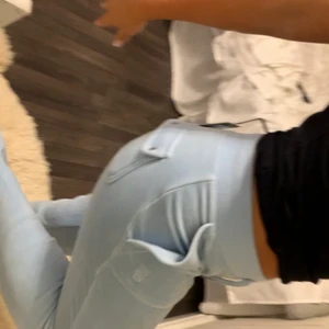 Blåa juicy - Kollar intresset på mina älsklings blåa favoriter. Jätte fint skick. Säljer ensast för bra pris. Dem är i xs men passar s. Bud på 1050