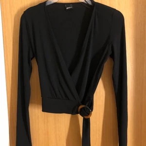 Topp  - Topp från #ginatricot  Använd 2/3 gånger så i helt nytt skick!  Frakt tillkommer annars kan jag mötas i Arlöv/malmö/Lund
