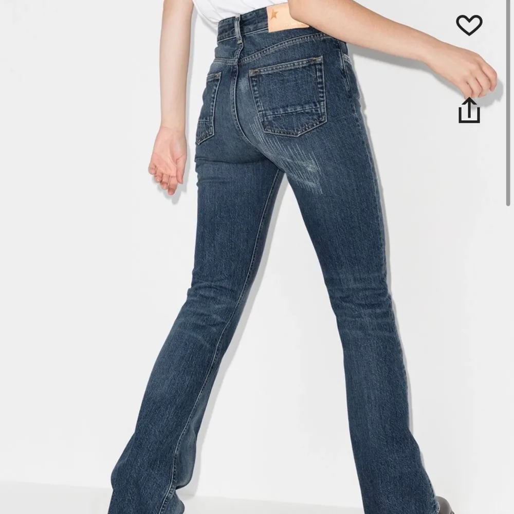 Slut sold a Golden Goose jeans. Endast använda två gånger då de är för stora för mig. Snygg passform med slitningar på benen. Köpta för 3300kr.. Jeans & Byxor.