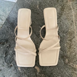 zara klackar - skit fina klackar från zara, använda en gång!