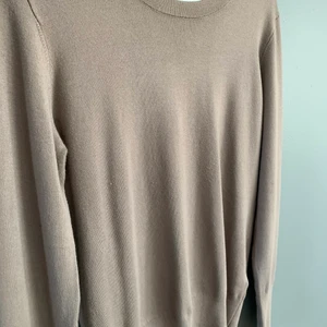 Tröja  - En långärmad beig tröja från zara i jätteskönt material, den är i bra skick och inte använd så mycket 💓