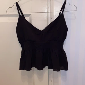 Topp - Svart topp från Shein, andvänd en gång🤍