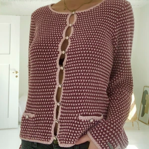 Stickad kofta - Så söt stickad kofta från rabalder i bomull 💗 Kan mötas eller så står köparen för frakten 