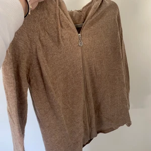 Edblad kofta - Säljer den här jättefina koftan från Edblad. Aldrig använd. Strl L men är mer som strl s-m!!