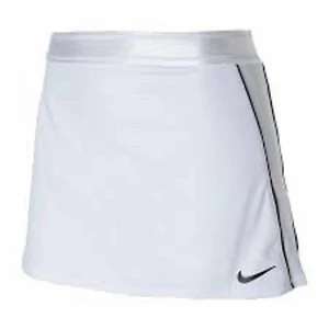 Vit nike tenniskjol - Säljer nu min tenniskjol från nike, då den blivit för liten. Inbyggda shorts och inte genomskinlig, assnygg. Skriv för info eller fler bilder