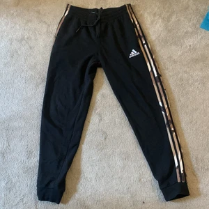 Adidas sweatpants  - Aldrig använda, Lite noppriga därför billigare
