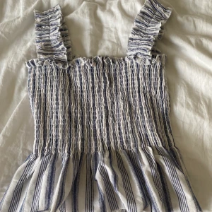 Topp - Jätte söt och sommrig top i storlek s