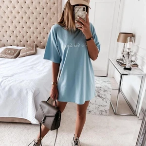 Långtshirt t-shirt klänning - T-shirt klänning helt ny, utförsäljning av en butik 