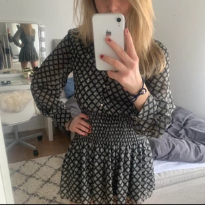 klänning från zara - populär klänning ifrån zara som inte kommer till användning ☺️