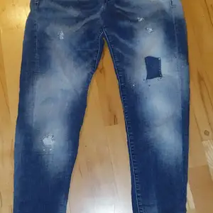 Snygga demin jeans . Märke jack and Jones. Stl 28/32
