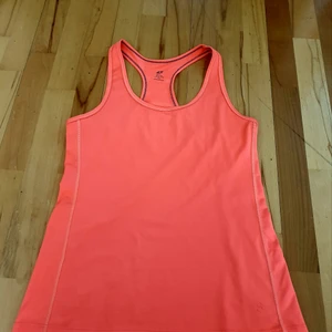 Stretch linne HM - Oanvänt stretch linne från HM. Stl M