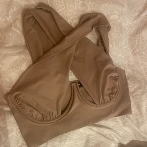 Korsad topp🦋 - Köpte tyvärr en storlek för stor! Från Shein ☺️ Storlek M 