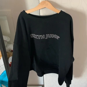 Tröja från ”Nelly”💕 - Fin tröja men har en liten fläck på magen 