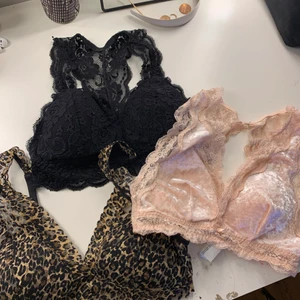 Spets bh - Säljer dessa tre spets bh:ar, använda fåtalgånger, alla är i storlek S, köp alla för 130 eller en för 50🤍 köparen står för frakten 