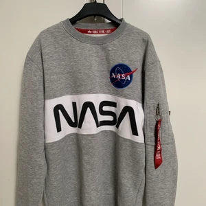 Alpha Industries NASA crewneck - Alpha industries tröja i storlek M. Använd fåtal gånger och är nästintill i nyskick. 