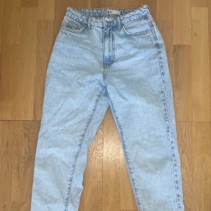 Gina Tricot Perfect Jeans - Säljer pga de har blivit för små. 