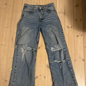 Jeans :) - Ett par jeans från never demin, säljer dom pga att dom är för små. 