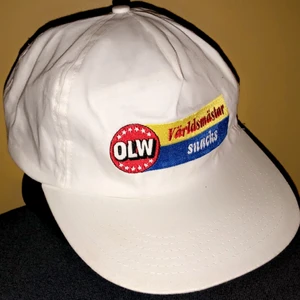 OLW KEPS - Nostalgisk unik OLW keps med solskydd. Som ny! Knäppe bak! 