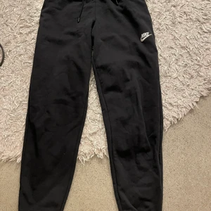 Nikebyxor - Köpta för 500 och har haft på mig dom 4 gånger så dom är som nya