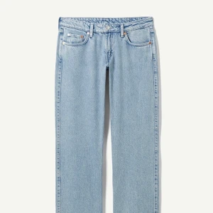 Arrow Low Straight Jeans - Trendiga lågmidjade weekday byxor, säljer då dom inte kommer t användning. 66kr frakt tillkommer 🙂