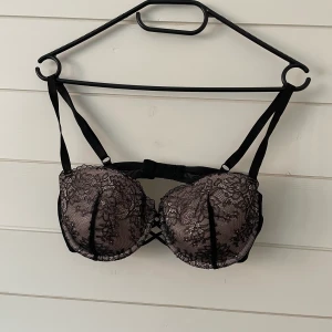 Spets bh - Helt oanvänd!! Jättefin bh från H&M storlek 75D