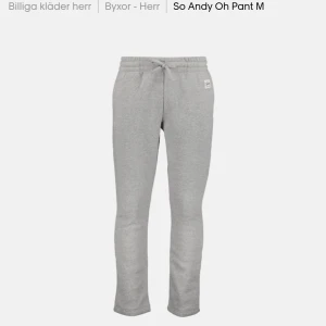Andy  - Grå mjukis byxa från märket Andy, har haft några få månader och användt några gånger men den är i bra skick och har inga slitningar eller hål 