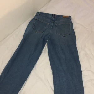 Baggy Jeans. S - Mörkblåa Baggy jeans från Only. Storlek S. Slutsåld i butik 