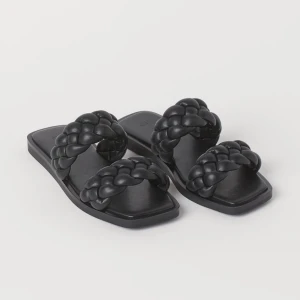 Sandaler - Storlek 35, använd 1 gång. 