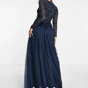 GRÅ! Balklänning  - OBS Säljer klänningen som är på första bilden fast i grått! Storlek 38/40. Endast använd i några timmar. Inga märken eller tecken på användning😊 Märket är Maya deluxe, köpt på asos för 1700kr! Sitter jättefint😄 Storlek 