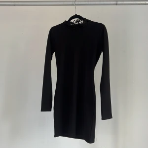 Missguided spets krage  - Short dress with lace neck from misguided, only used once 