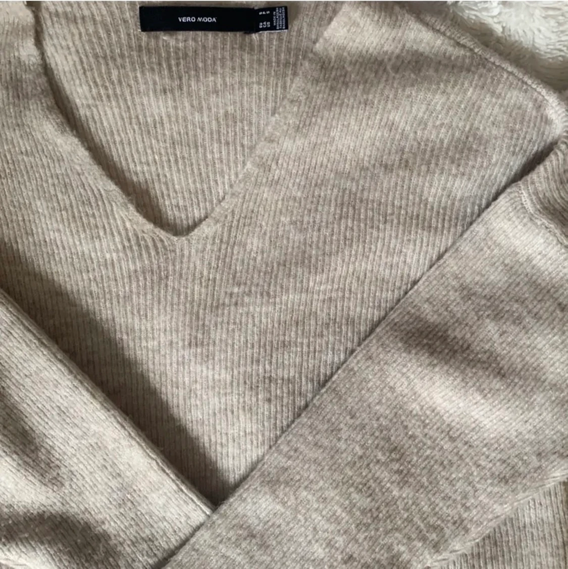 Beige stickad  - 91