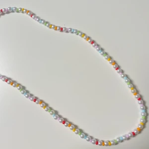 Pärlhalsband - Pärlhalsband! Finns även matchande armband. Det går bra att önska storlek på halsbandet själv! 89kr💗