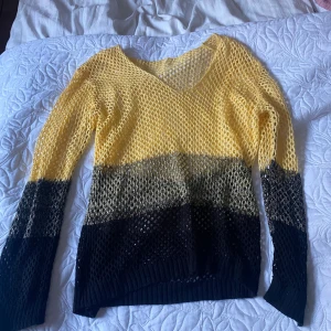 Nättröja  - Jättefin nättröja, passar typ XS-M TRYCK INTE PÅ KÖP DIREKT