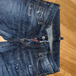 Diquared - Jätte fina byxor men väldigt för små för mig så säljer pågrund av det. Äkta men säljer dem för 300+frakt Storlek 36