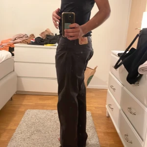 Fetta Grant Jeans - Fetta baggy gråa grant byxor med vit stitching som ej används längre