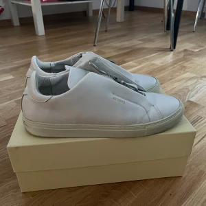 Axel arigato skor  - Säljer mina arigato skor då dem inte används längre jätte fina använda Max 4 gånger vid snabb affär går priset att diskuteras 