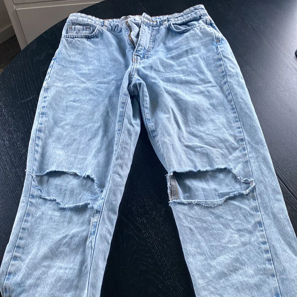 Superfina jeans från ginatricot i storlek 38. TRYCK INTE PÅ KÖP NU!!!. Jeans & Byxor.