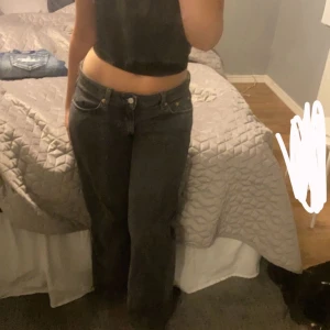 Weekday arrow - Weekday arrow jeans i strl 28/30 superfina men inte min stil❤️