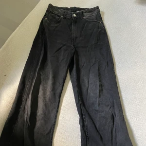 Svarta jeans - Använda jeans men i bra skick. Vill bara bli av med 