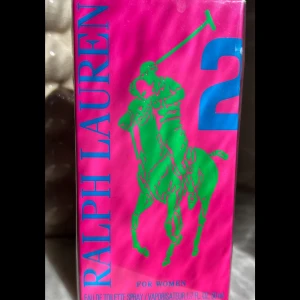 Ralph Lauren parfym - Säljer en oöppnad Ralph Lauren parfym, perfekt i vardagen!💗 Doftar super gott och är inte för tung😍 Flaskan innehåller 50ml, kan frakta men även mötas upp i Stockholm👍🏼 