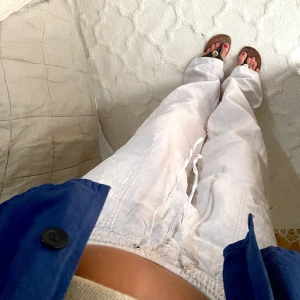 Linnebyxor  - Ett par as sköna linnebyxor köpta på zalando. Perfekt längd även på mig som är lång! (Beige) nypris 500 kr 