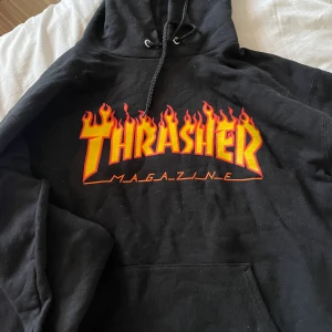Thrasher hoodie  - Säljer min oanvända thrasher hoodie då den inte kommer till användning❤️❤️🥰
