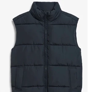 Monki väst - Svart väst från monki i strl S🫶🏻 Nypris 400 kr💞