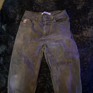 Polar bigboy pants - Lite grå efter några tvättar och ett litet hål på framsidan annars bra