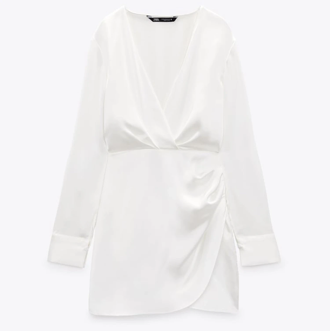 Satin omlottklänning