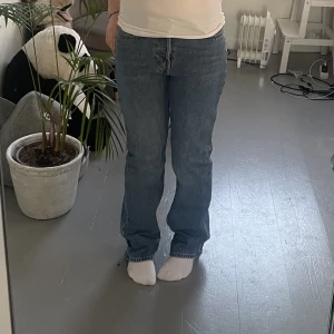 Jeans  - Mörkblåa midwaist jeans💙Föreslå gärna ett pris du tycker är rimlig, är öppen för förslag🫶🏻